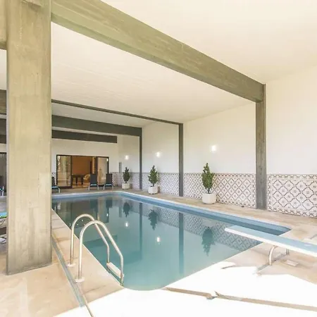 Deluxe Villa Mada-basa Prestige 6 Bedrooms Pool Table Close To Beach