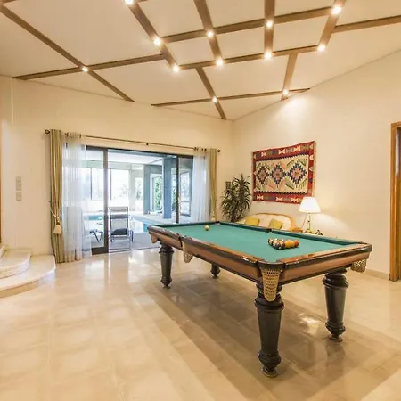 Villa Deluxe Villa Mada-basa Prestige 6 Bedrooms Pool Table Close To Beach