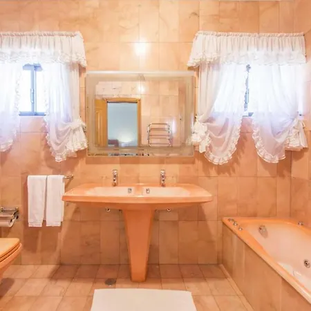 Deluxe Villa Mada-basa Prestige 6 Bedrooms Pool Table Close To Beach * Віавіа
