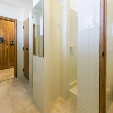 Willa Deluxe Villa Mada-basa Prestige 6 Bedrooms Pool Table Close To Beach