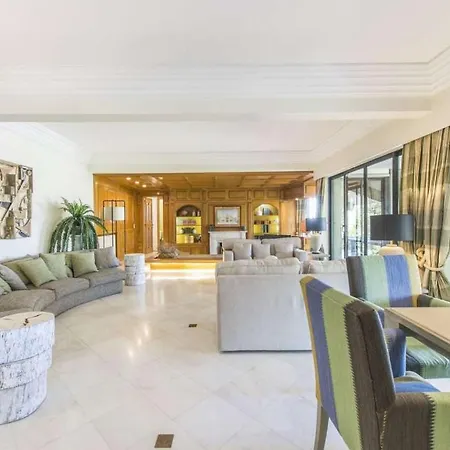 Willa Deluxe Villa Mada-basa Prestige 6 Bedrooms Pool Table Close To Beach