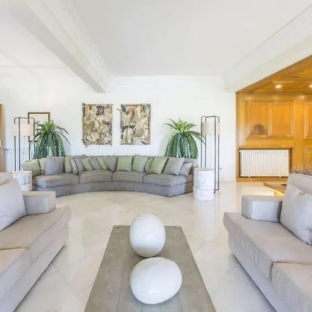 Deluxe Villa Mada-basa Prestige 6 Bedrooms Pool Table Close To Beach Willa