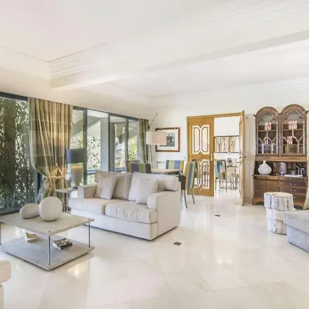 Deluxe Villa Mada-basa Prestige 6 Bedrooms Pool Table Close To Beach